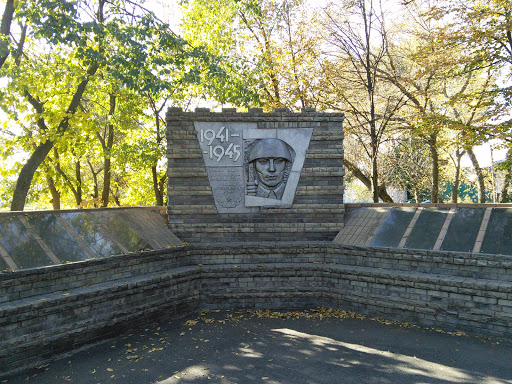 Памятник погибшим в годы Вob