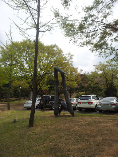 Zig Tree Statue