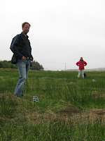 Jonas och Peter vid sina marker