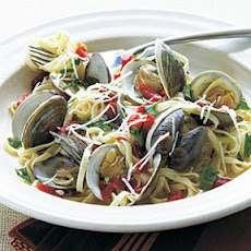 Fresh Garlic Linguine with Clams