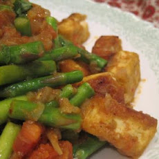 Sauteed Asparagus With Curried Tofu and Tomatoes