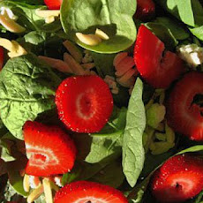Mixed Baby Greens with Strawberries and Gorgonzola