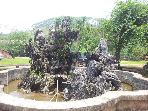 喷泉假山