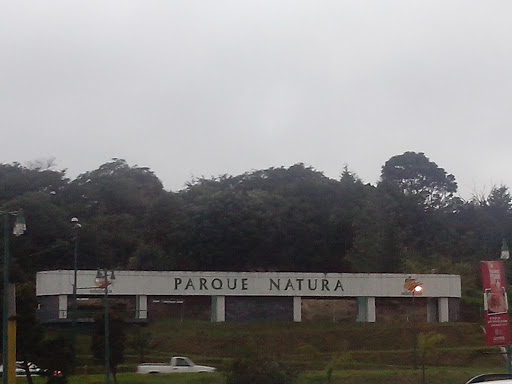 Entrada Principal Al Parque Natura