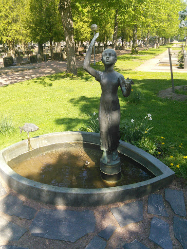 Girl in Fountain