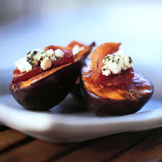 Fresh Figs with Bacon and Goat Cheese
