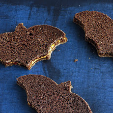 Pimento-Cheese-and-Pumpernickel Sandwiches