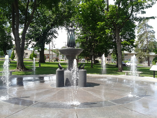 Sacajawea (Sacagawea) fountain