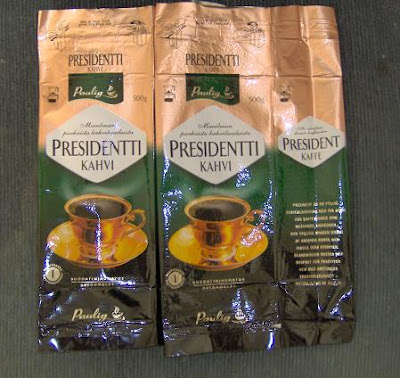 Kaksi 

pakkausta