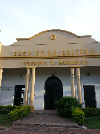 Casa De La Cultura Teodora S. Mongelos