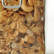 Cashew-Ginger Granola
