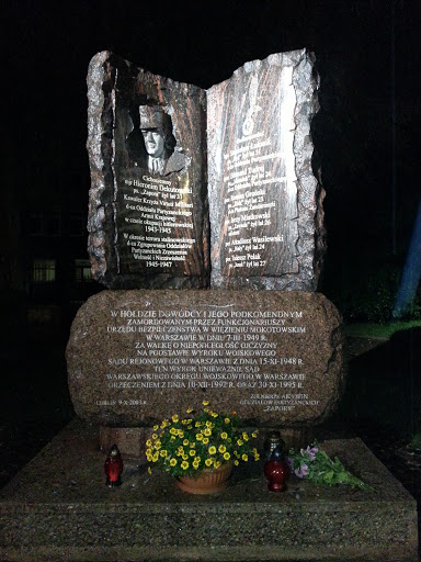 Pomnik Mjra Dekutowskiego