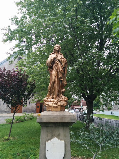 Ste-anne: Statue De Marie 