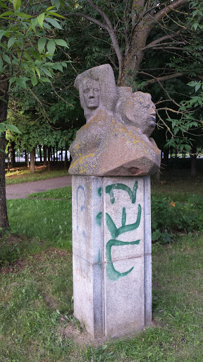 Draugystės Parkas Statue