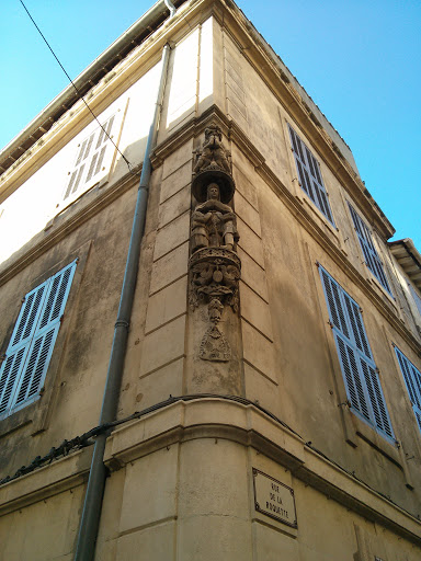 La Roquette Statue Angle
