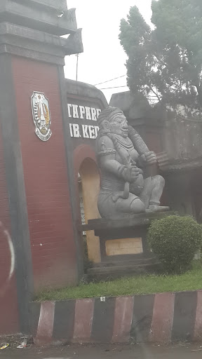 Buto Pentil Statue