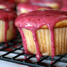 Mascarpone Cupcakes With Strawberry Glaze