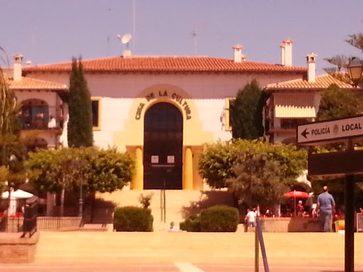 Casa De La Cultura En Plaza Gloria Fuertes
