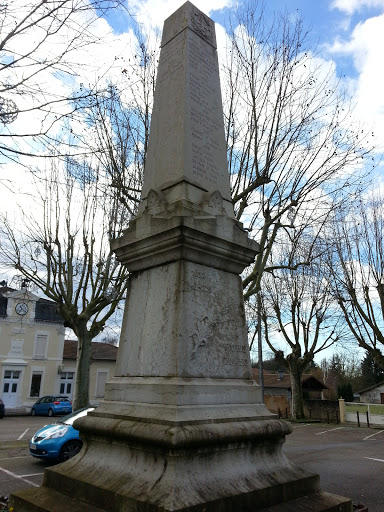 Le Monument Aux Morts De Bourg-Saint-Christophe