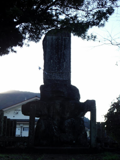 小田小近くの石碑