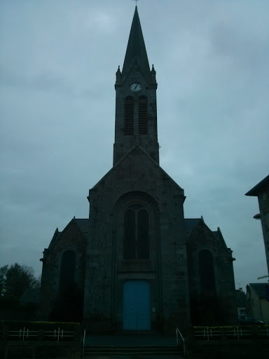 Sens de Bretagne, Église