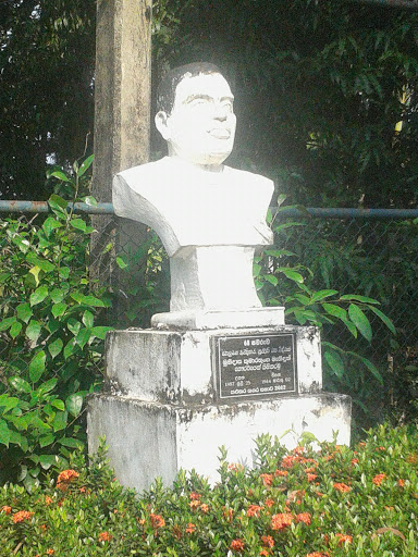 Kalutara Munidasa Kumarathunga Statue