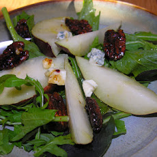 Pear salad with roasted pecans
