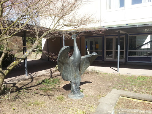 Vogel Skulptur in Goldberg-Gymnasium