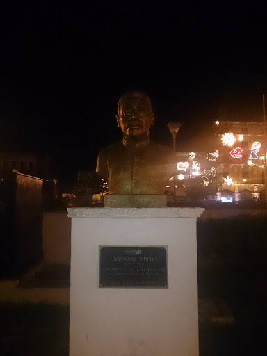 Busto Cristóbal Limón