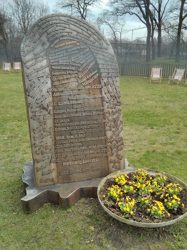 Herbert Schultze Monument