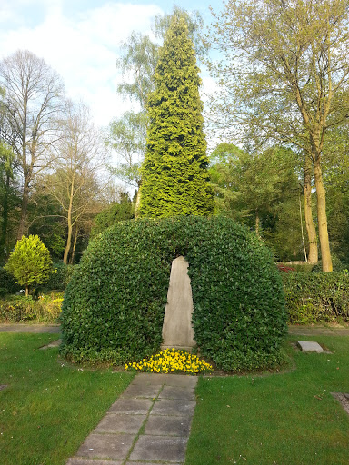Obelisk in Grün