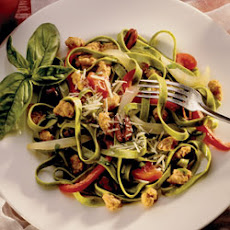 Spinach Fettuccine with Sausage, Peppers and Olives