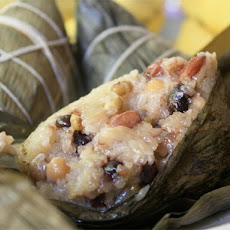 Glutinous Rice and Chinese Sausage Wrapped in Banana Leaves