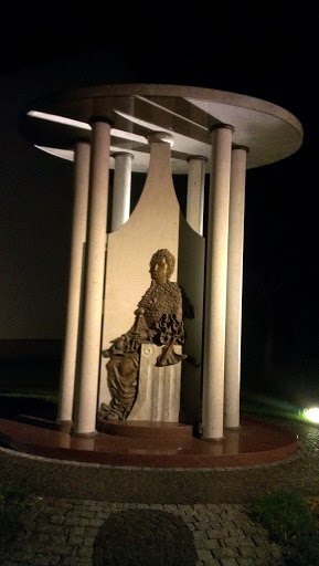 Sencur, Spomenik Mariji Tereziji