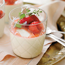Jasmine-Buttermilk-Panna Cotta with Berry Sauce