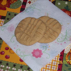The Best (And One of the Easiest) Peanut Butter Cookies! (Kisses