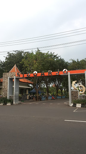 Main Gate Alun Alun 
