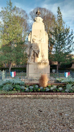 Monument Aux Morts Villeneuve Sur Yonne