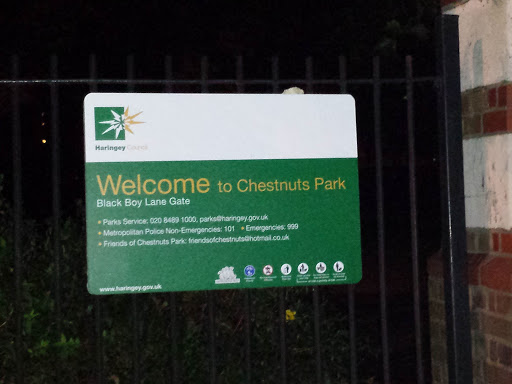 Chestnuts Park, Black Boy Lane Gate
