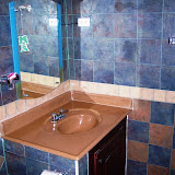 Bano de la habitación en el Hotel La Cueva - en El Cedro, Miches, Dominican Republic - http://www.rancholacueva.com Bano de la habitación en el Hotel La Cueva - en El Cedro, Miches, Dominican Republic - http://www.rancholacueva.com