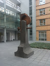 Skulptur 2 im Hof der Arbeitsagentur
