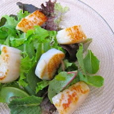 Caramelized Scallops with Baby Greens and Lemon Vinaigrette
