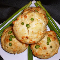 Cheese and Chives Muffins With a Gooey Topping