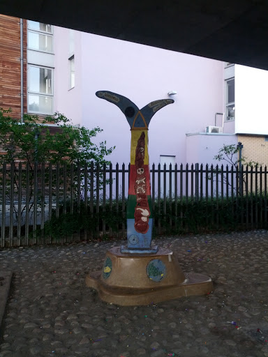 Signpost Sculpture  Deal's Gateway 