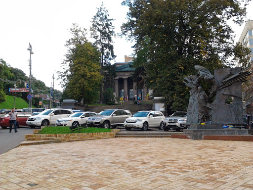 Памятник Черноволу