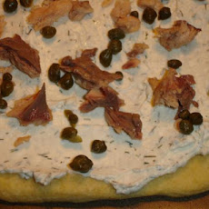 Simple Cold Salmon and Caper Pizza