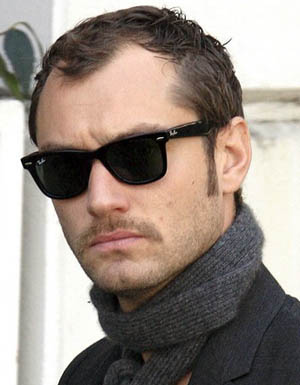 Jude Law's masculine sunglasses | Blickers
