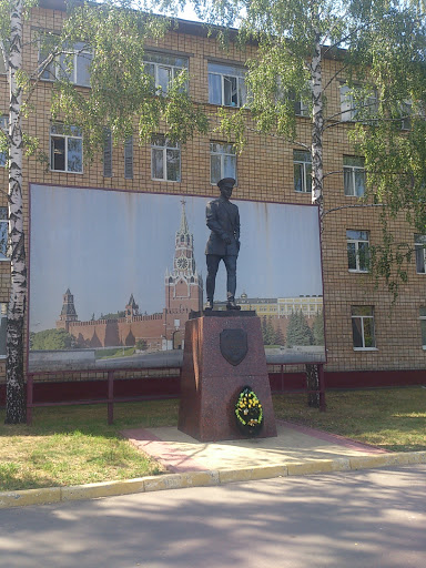 Памятник курсантам Кремлевцам
