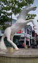Patung Kuda Putih