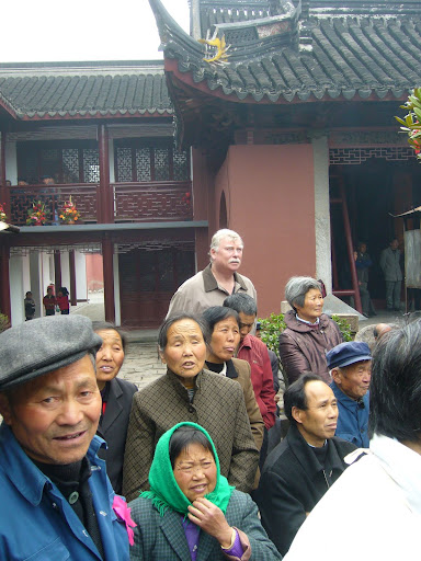 Zhujiajiao People Square. Opera presentation by the Shanghai People Opera troupe.